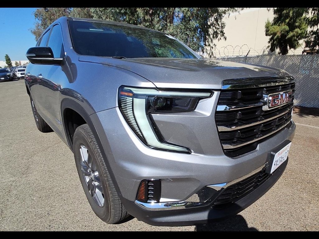 Used 2026 GMC Acadia Elevation FWD image 2