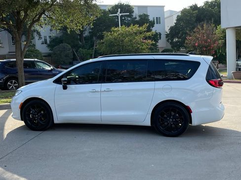 Used 2026 Chrysler Pacifica Limited w/ S Appearance Package FWD image 3
