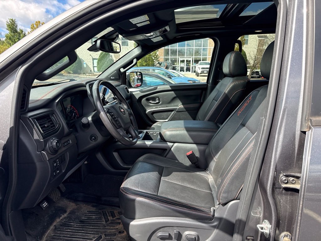 Used 2022 Nissan Titan PRO-4X w/ Pro-4x Convenience Package AWD/4WD image 4