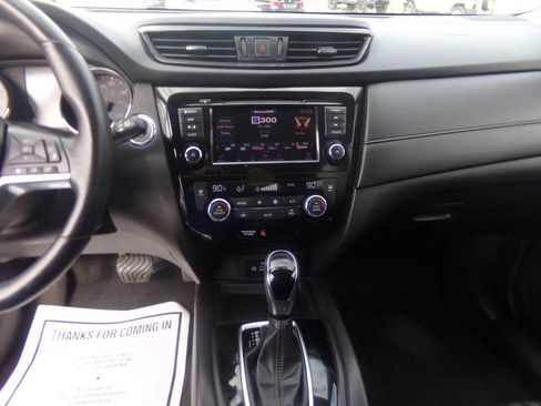 Used 2018 Nissan Rogue SV w/ Premium Package image 27