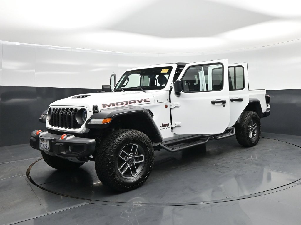 Used 2024 Jeep Gladiator Mojave AWD/4WD image 32