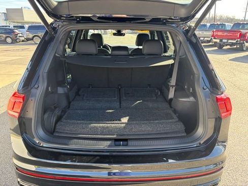 Used 2022 Volkswagen Tiguan SE R-Line image 33