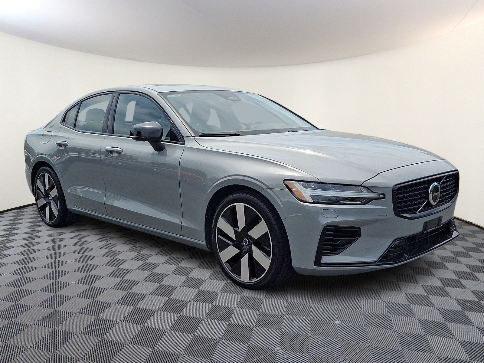 Used 2024 Volvo S60 T8 Plus w/ Climate Package AWD/4WD image 1