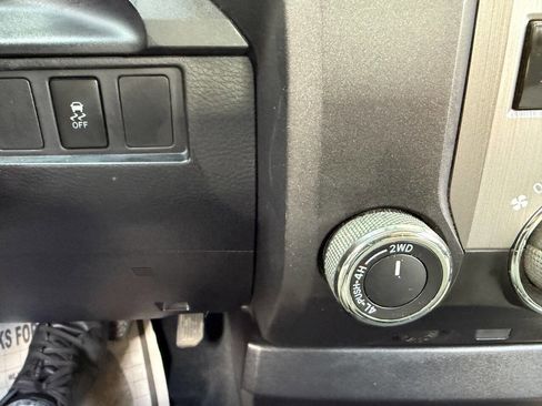 Used 2014 Toyota Tundra SR image 17