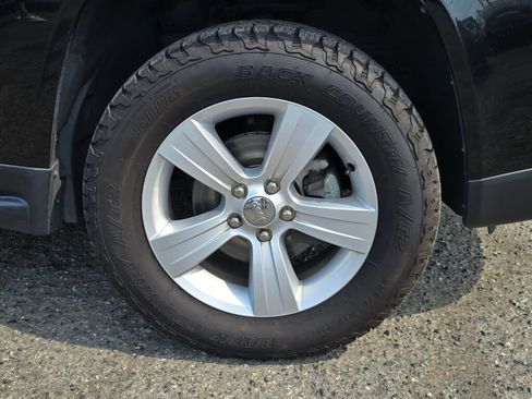 Used 2016 Jeep Compass Latitude AWD/4WD image 9