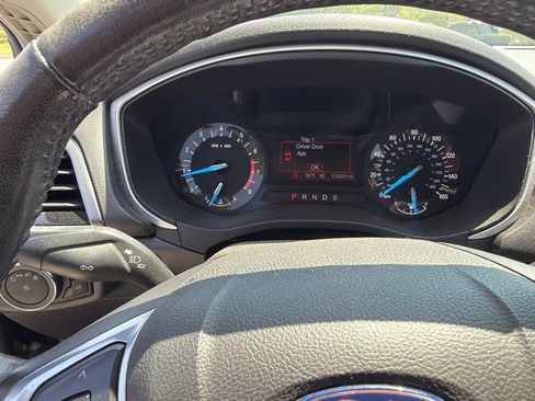 Used 2016 Ford Fusion SE w/ Equipment Group 201A FWD image 3