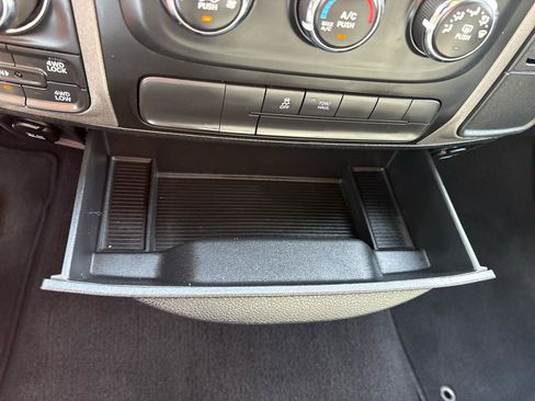 Used 2018 RAM 1500 Express AWD/4WD image 31