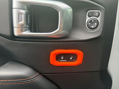 Used 2023 Jeep Gladiator Mojave w/ Cold Weather Group AWD/4WD image 14