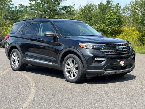 Used 2024 Ford Explorer XLT w/ Equipment Group 202A AWD/4WD image 1
