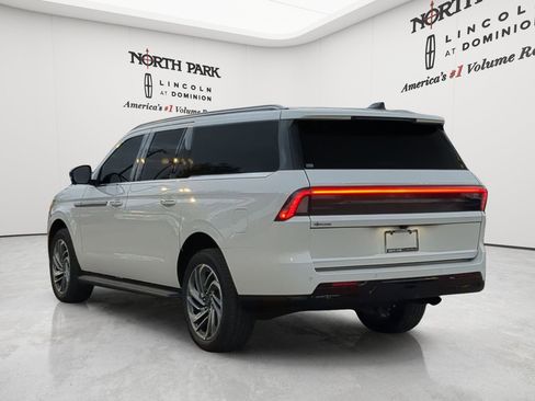 New 2026 Lincoln Navigator L Premier AWD/4WD image 5