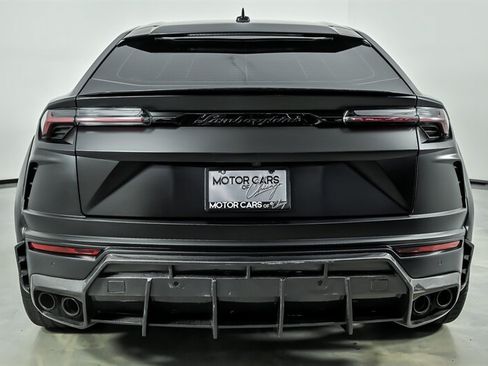 Used 2022 Lamborghini Urus AWD/4WD image 8