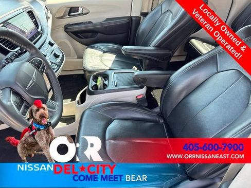 Used 2022 Chrysler Pacifica Touring-L FWD image 15
