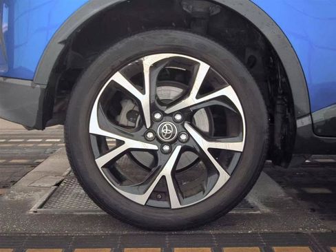 Used 2019 Toyota C-HR XLE FWD image 11
