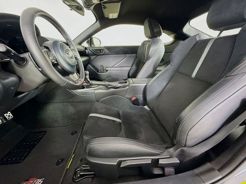 Used 2024 Toyota GR86 Premium image 20