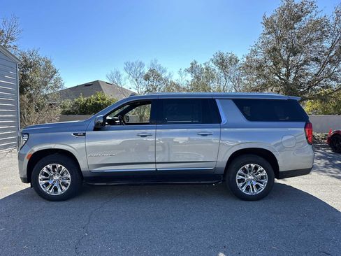 Used 2024 GMC Yukon XL Denali image 3