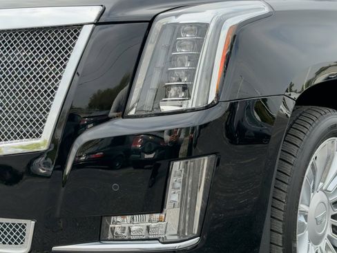 Used 2016 Cadillac Escalade Platinum image 18