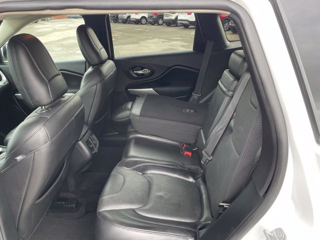 Used 2018 Jeep Cherokee Overland w/ Technology Group AWD/4WD image 57