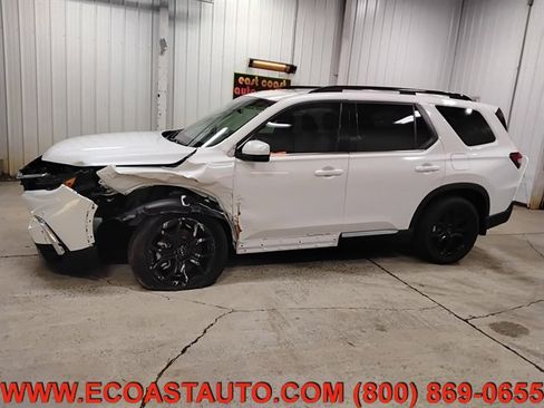 Used 2025 Honda Pilot Touring image 5