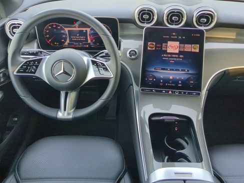Used 2025 Mercedes-Benz GLC 300 image 51
