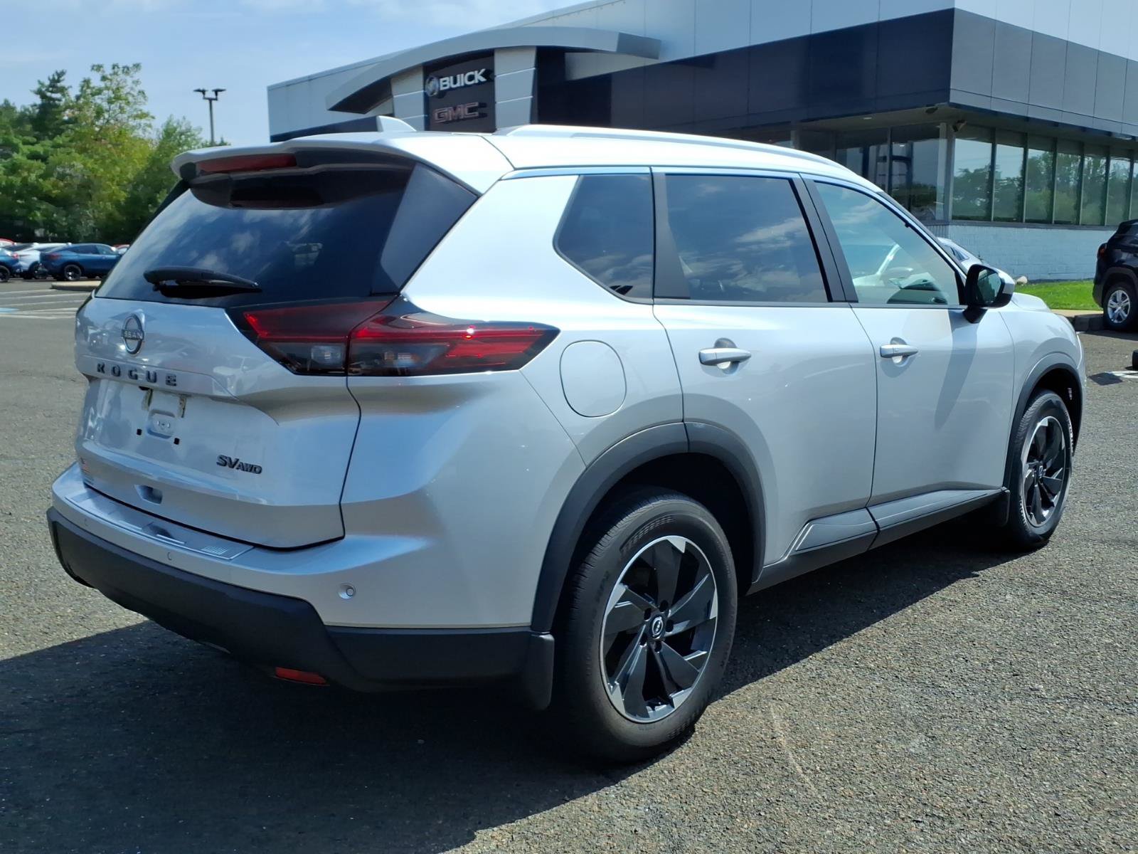 Used 2024 Nissan Rogue SV w/ SV Premium Package AWD/4WD image 3