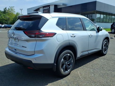 Used 2024 Nissan Rogue SV w/ SV Premium Package AWD/4WD image 3