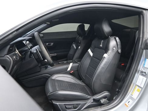 Used 2022 Ford Mustang Shelby GT500 w/ Technology Package RWD image 23