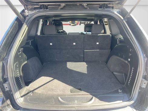 Used 2019 Jeep Grand Cherokee Laredo image 25