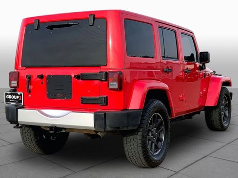 Used 2013 Jeep Wrangler Unlimited Sahara w/ Connectivity Group AWD/4WD image 12