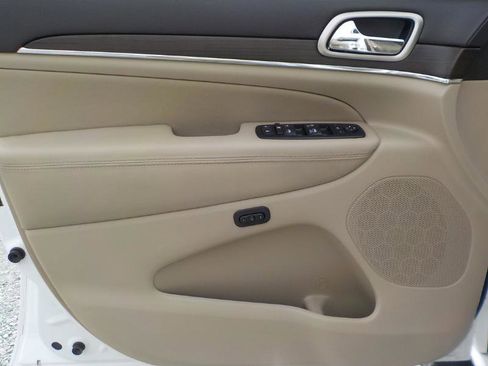 Used 2015 Jeep Grand Cherokee Overland w/ Trailer Tow Group IV image 10