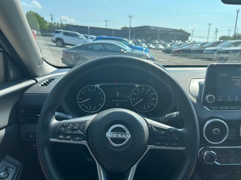 Used 2025 Nissan Sentra SV FWD image 24