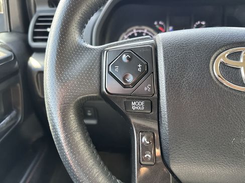 Used 2022 Toyota 4Runner TRD Off-Road AWD/4WD image 9
