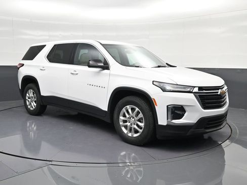 Used 2023 Chevrolet Traverse LS FWD image 5
