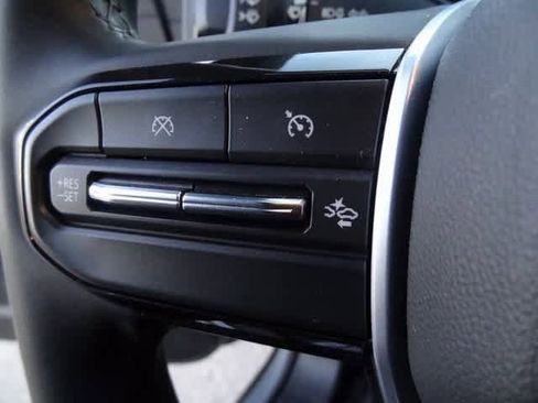 Used 2024 Chevrolet Colorado LT w/ LT Convenience Package image 16