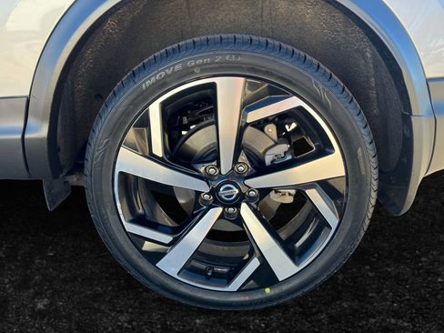 Used 2022 Nissan Rogue Sport SL w/ Premium Package image 16