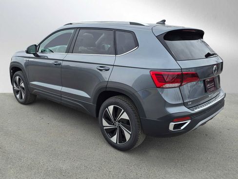 New 2024 Volkswagen Taos SE image 3