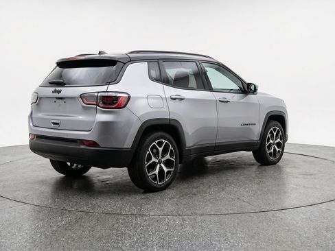 Used 2025 Jeep Compass Limited AWD/4WD image 9