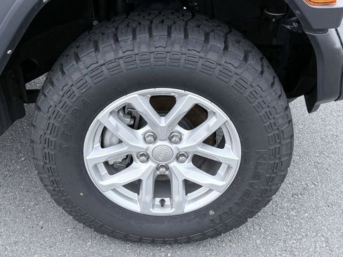 Used 2023 Jeep Wrangler Sport S image 32