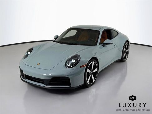 Used 2025 Porsche 911 Carrera RWD image 4