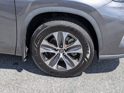 Used 2023 Toyota Highlander XLE FWD image 26