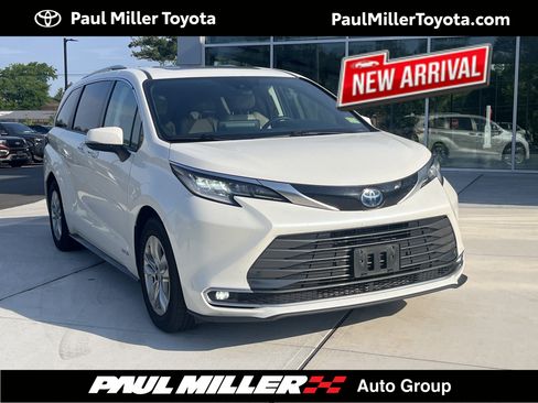 Used 2021 Toyota Sienna Limited AWD/4WD image 1