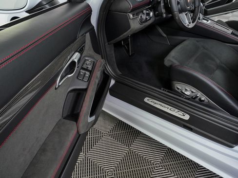 Certified 2025 Porsche 718 Cayman GTS RWD image 8