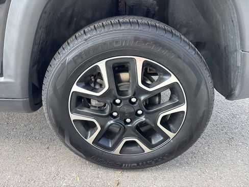 Used 2021 Jeep Compass Trailhawk image 4