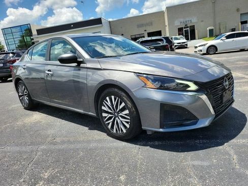 Used 2025 Nissan Altima 2.5 SV FWD image 21