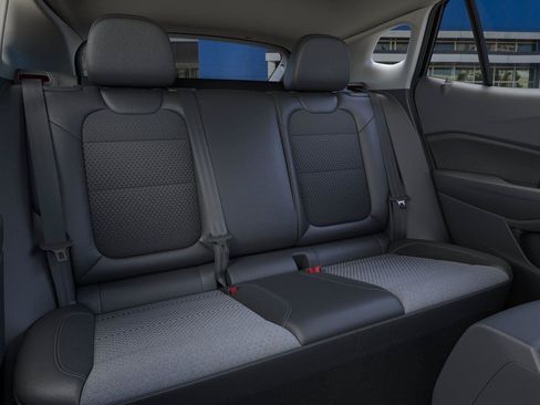 New 2026 Chevrolet Trax LT w/ Sunroof Package FWD image 17