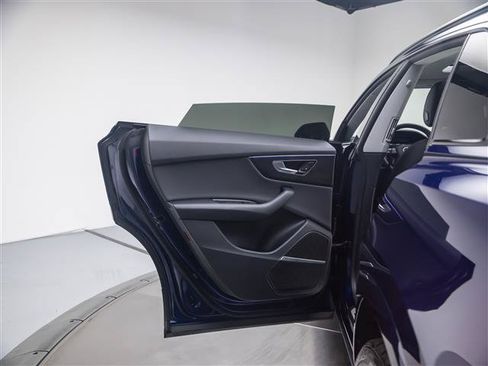 Used 2019 Audi Q8 Premium Plus w/ Premium Plus AWD/4WD image 25