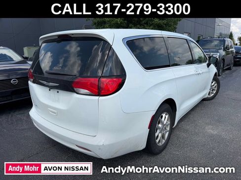 Used 2023 Chrysler Voyager LX FWD image 4