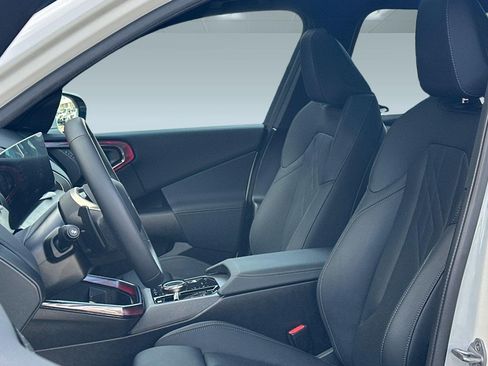 Used 2025 BMW X3 xDrive30i w/ Convenience Package image 5