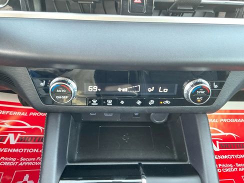 Used 2024 Mitsubishi Outlander SE image 33