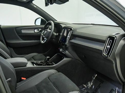 Certified 2023 Volvo XC40 B5 Plus w/ Protection Package Premier AWD/4WD image 16