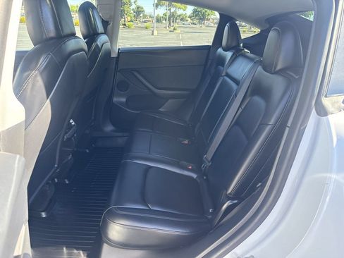 Used 2021 Tesla Model Y Long Range AWD/4WD image 23